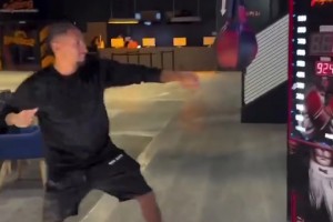 當(dāng)莫德里奇要求伊斯科不要自私時，伊斯科反駁，拉莫斯讓其閉嘴！