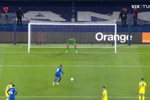 藝高人膽大！奧利塞造點(diǎn)，姆巴佩主罰勺子點(diǎn)球命中！