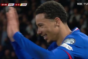 埃基蒂克推射破門！攻入國家隊(duì)處子球！姆總禁區(qū)內(nèi)橫傳送助攻！