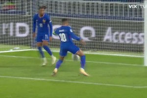 姆總雙響！禁區(qū)內亂戰(zhàn)姆巴佩后點補射得手！法國3-0領先烏克蘭！