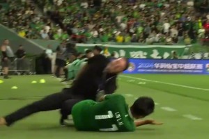 還黑我嗎？??拜合拉木接長(zhǎng)傳射門破僵，U22國(guó)足1-0領(lǐng)先韓國(guó)