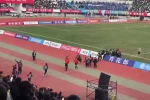 臥槽！9人涼山3-3遭樂山絕平，賽后涼山球員飛踹裁判??