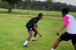 一針見(jiàn)血！網(wǎng)紅惡搞：過(guò)去的邊鋒vs現(xiàn)在的邊鋒！你想到了誰(shuí)？